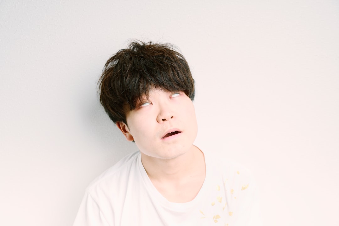 boy in white crew neck shirt